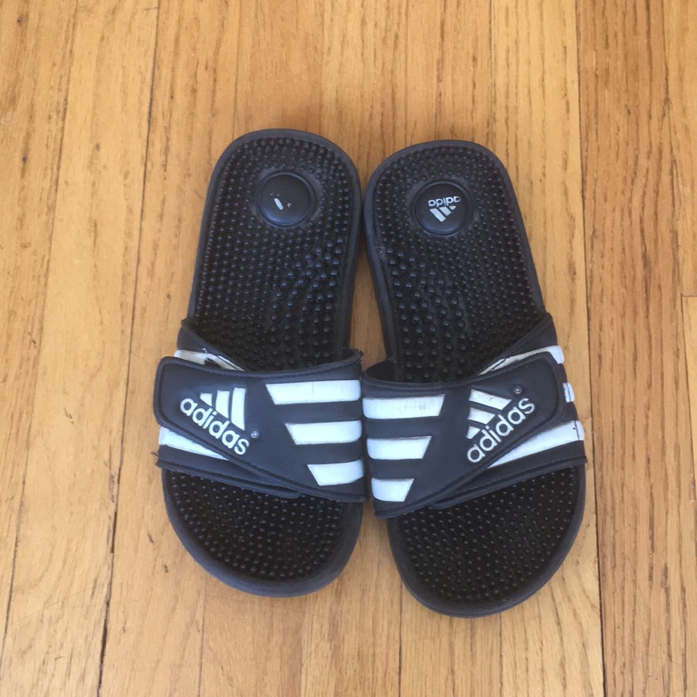 Vintage Black & White Adidas ADISSAGE SLIDES